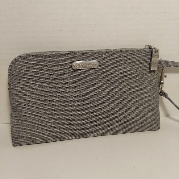 Handbags - Baggallini RFID Wristlet Purse Wallet Gray EUC Neutral Minimalist Travel